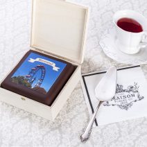 Sachertorte 12x12cm in Holzkassette